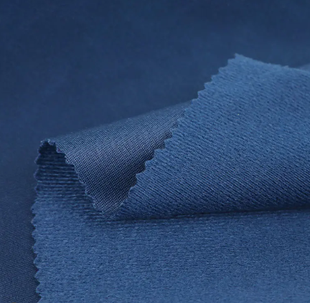 Tissu 100% polyester: une combinaison de mode et de praticité